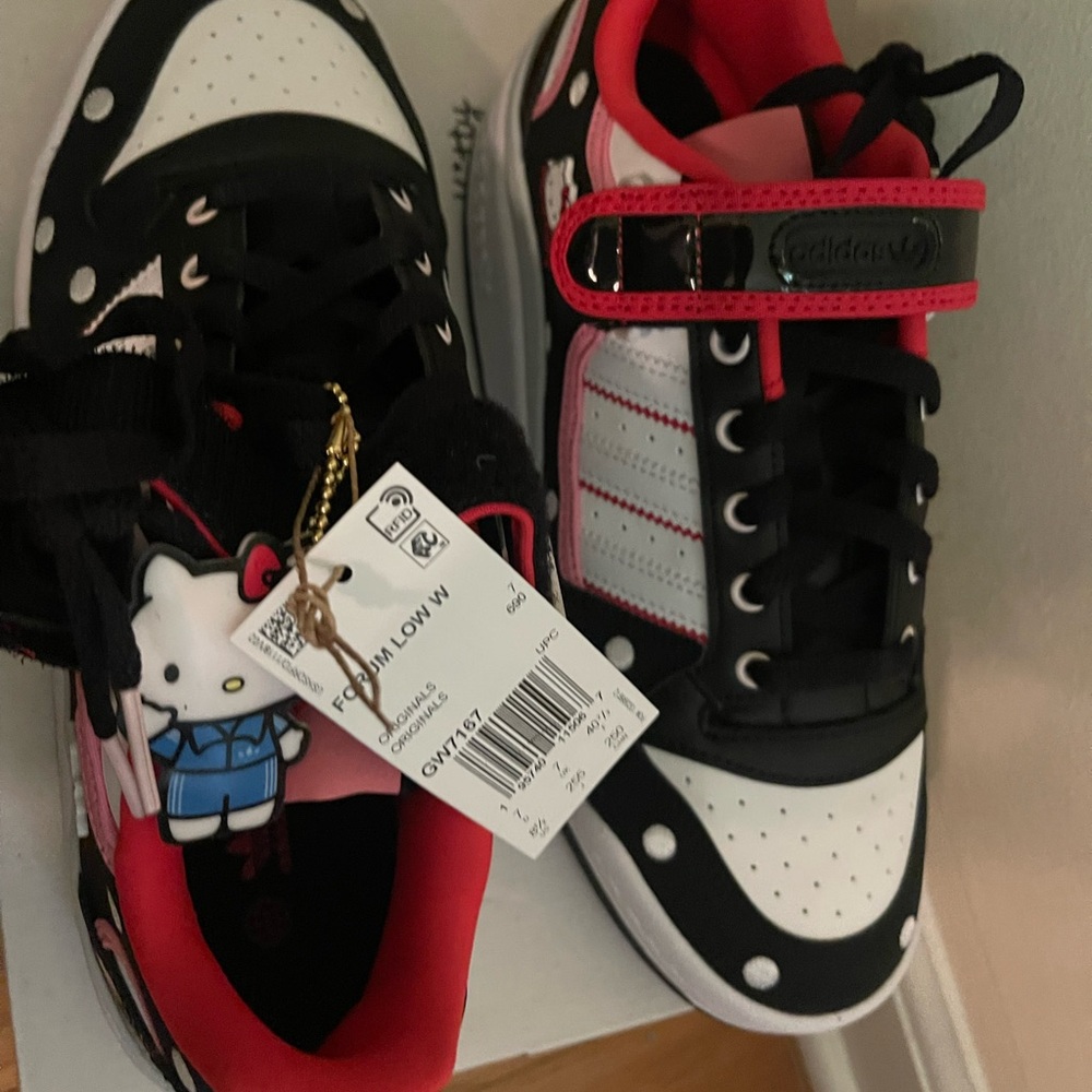 Adidas hello kitty new size 8.5 sneakers.